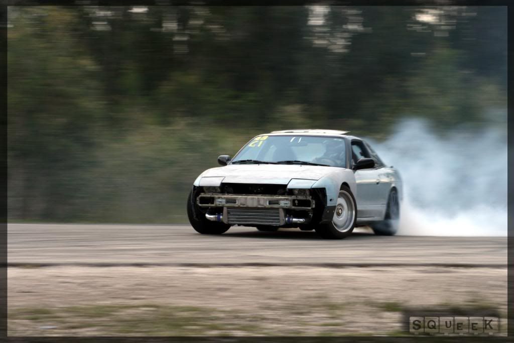 IMAGE: http://i258.photobucket.com/albums/hh250/jdm_squeek/dRIFT/IMG_3952copy.jpg