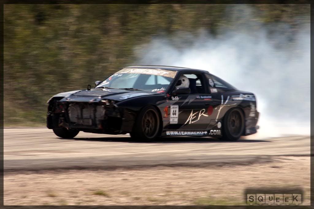 IMAGE: http://i258.photobucket.com/albums/hh250/jdm_squeek/dRIFT/IMG_4139copy.jpg
