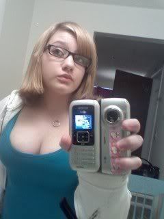 [img width=240 height=320]http://i258.photobucket.com/albums/hh252/nataliee_xxxx/scarynewhair.jpg[/img]