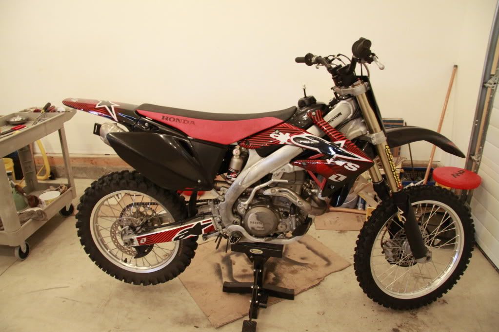 IMAGE: http://i258.photobucket.com/albums/hh255/Akita45/05%20crf%20450r/_MG_0141.jpg