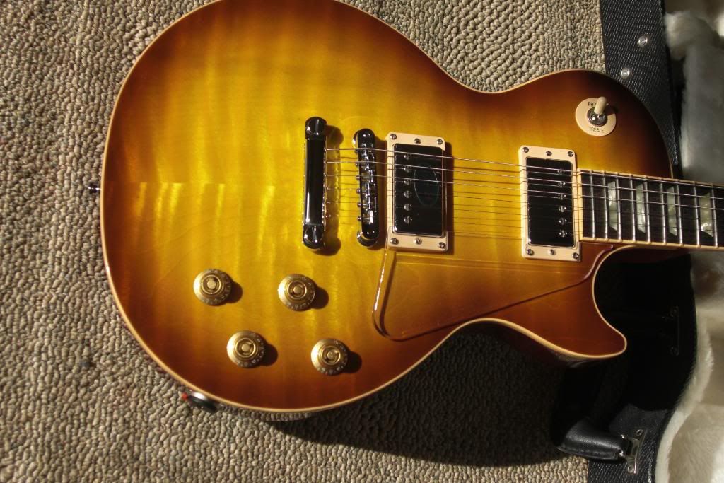 Screwless Les Paul pick guard? The Gear Page
