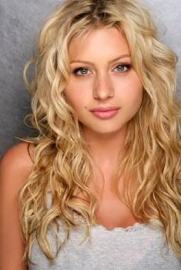 http://i258.photobucket.com/albums/hh279/Staradriana/New/Kate3/Kate2/aly-michalka.jpg