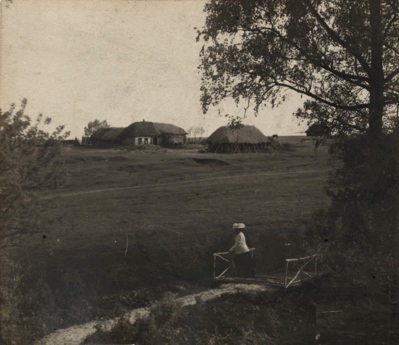 1908. S. Tolstaia, wife of the writer, in the garden.